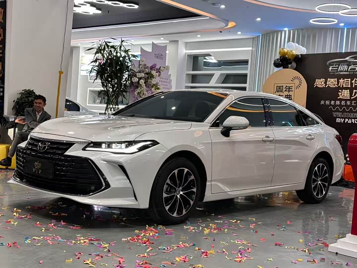 Фото 1 - Toyota Avalon