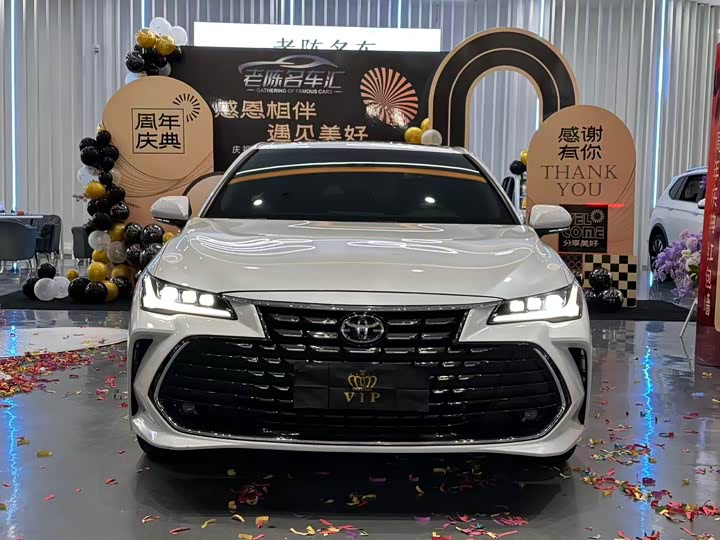 Фото 2 - Toyota Avalon