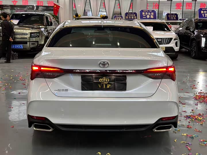 Фото 8 - Toyota Avalon