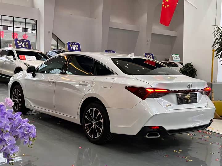 Фото 9 - Toyota Avalon