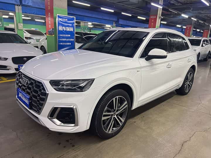 Фото 1 - Audi Q5L