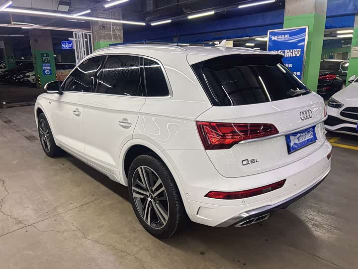 Фото 6 - Audi Q5L