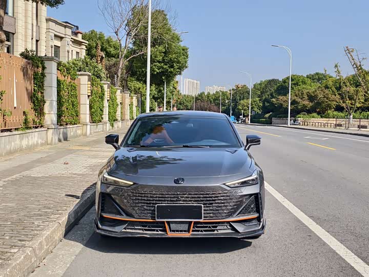 Фото 2 - Changan UNI-V