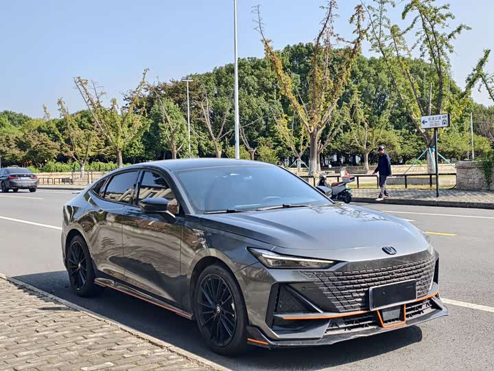 Фото 3 - Changan UNI-V