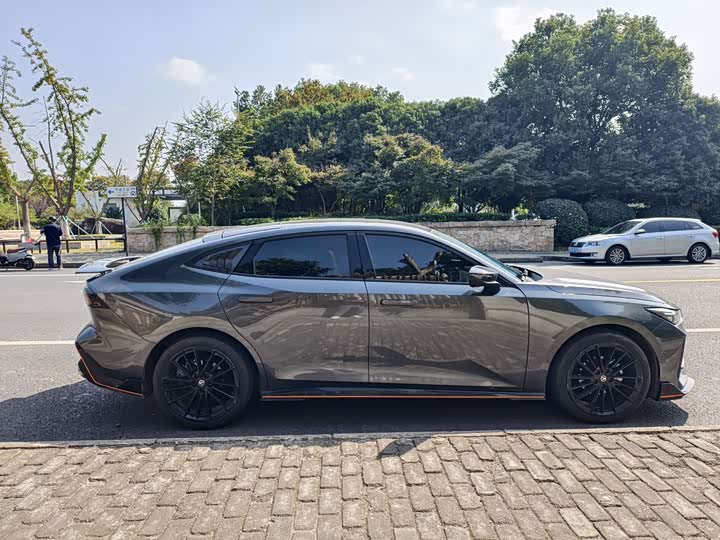 Фото 8 - Changan UNI-V