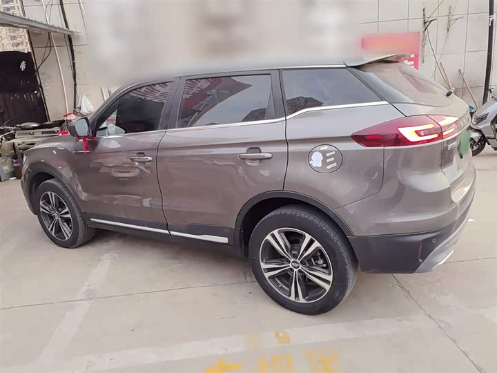 Фото 5 - Geely Atlas