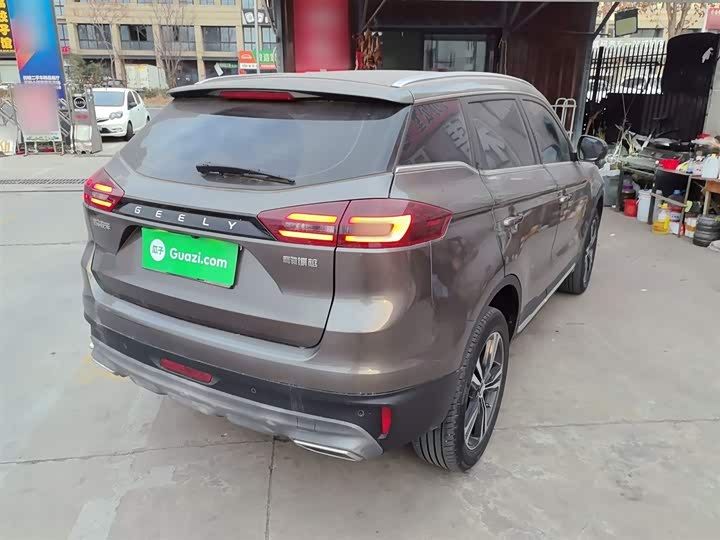 Фото 7 - Geely Atlas