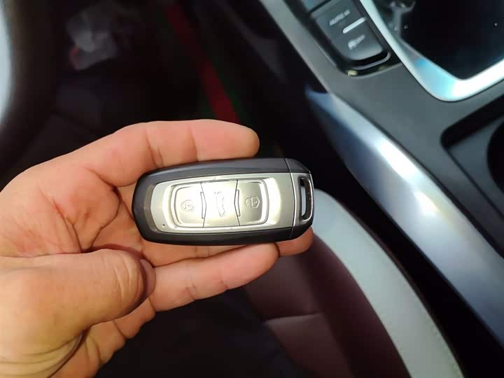 Фото 9 - Geely Atlas