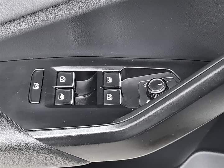 Фото 9 - Volkswagen Sagitar L