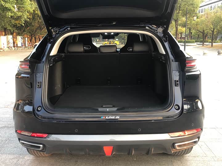 Фото 8 - Changan UNI-K Hybrid