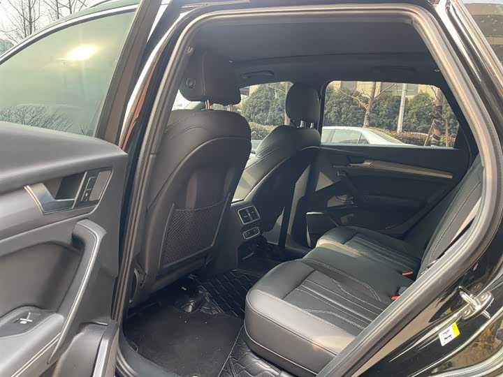 Фото 6 - Audi Q5L