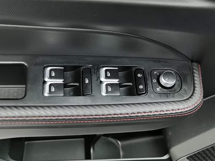 Фото 9 - Geely Icon