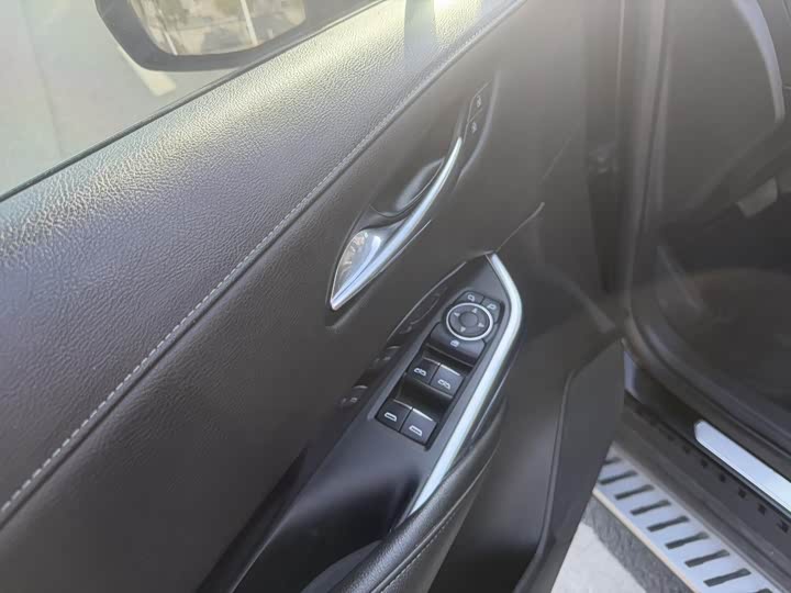 Фото 8 - Cadillac XT4