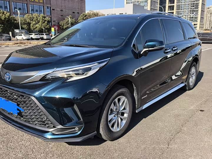 Фото 1 - Toyota Granvia