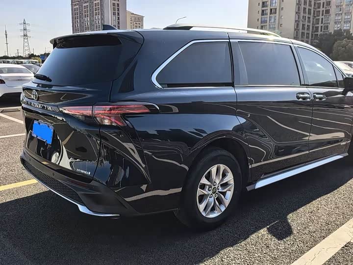 Фото 3 - Toyota Granvia