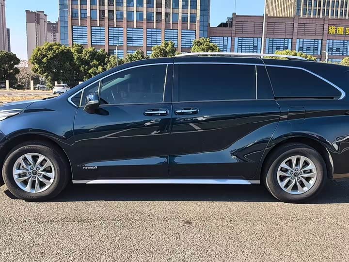 Фото 4 - Toyota Granvia