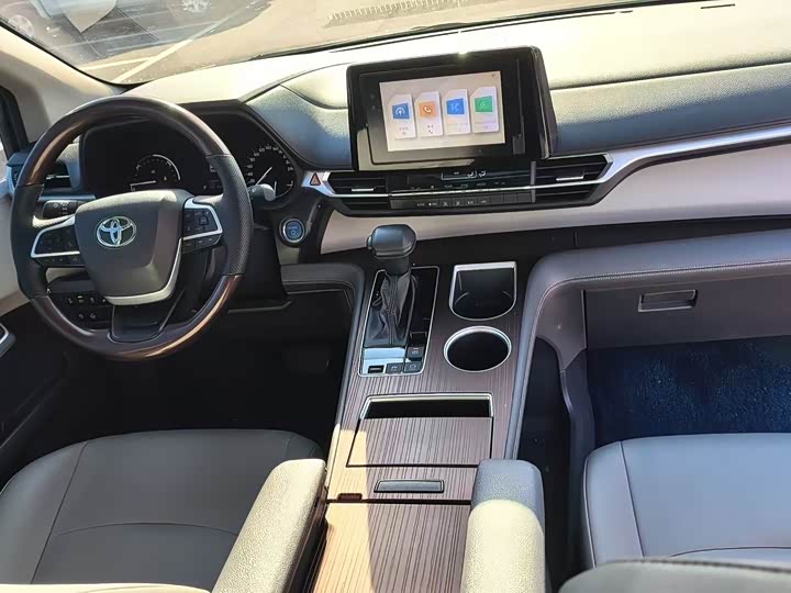 Фото 5 - Toyota Granvia