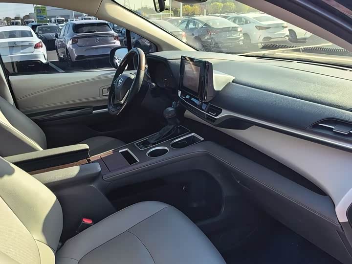 Фото 6 - Toyota Granvia