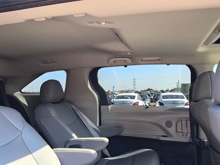 Фото 9 - Toyota Granvia