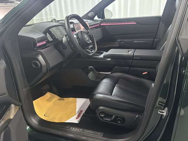 Фото 7 - Zeekr 7X