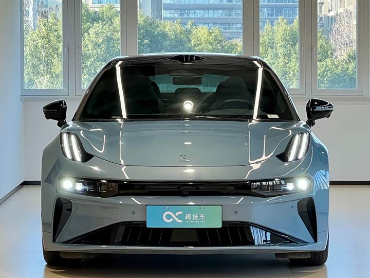 Фото 2 - Zeekr 001