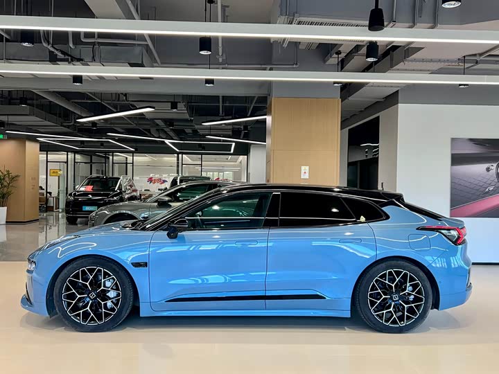 Фото 4 - Zeekr 001