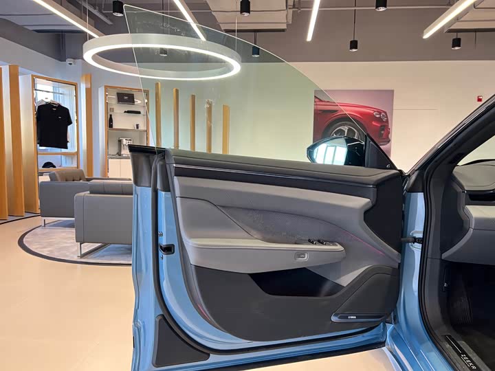 Фото 7 - Zeekr 001