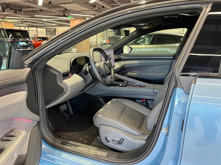 Фото 8 - Zeekr 001