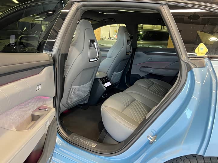 Фото 9 - Zeekr 001