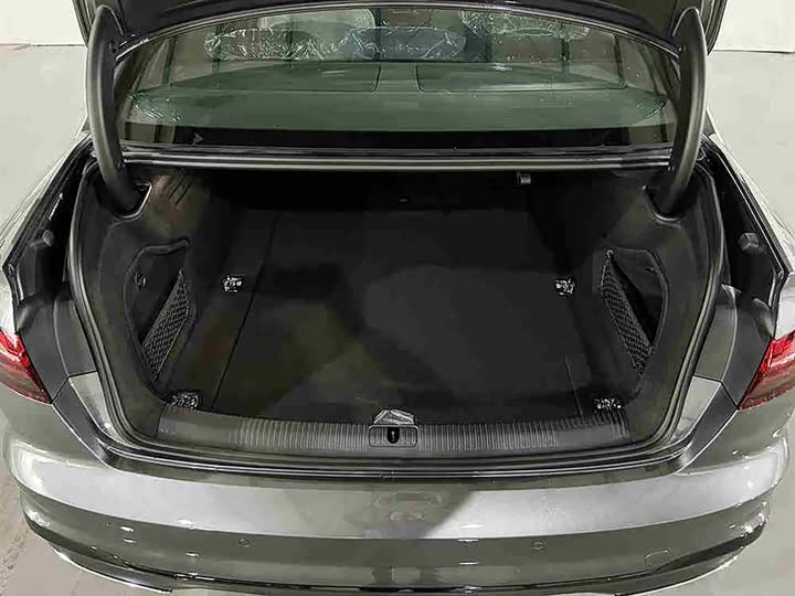 Фото 6 - Audi A4L