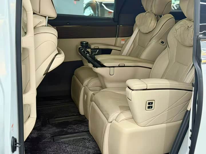 Фото 7 - Toyota Alphard