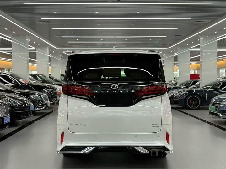 Фото 9 - Toyota Alphard