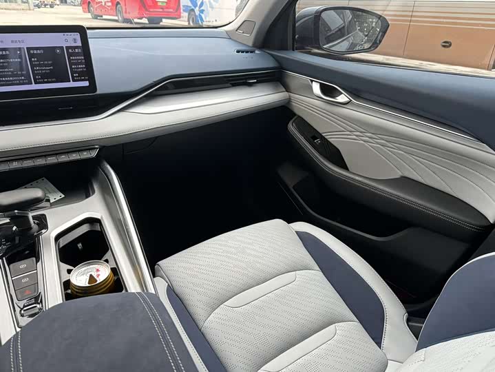 Фото 7 - Geely Preface