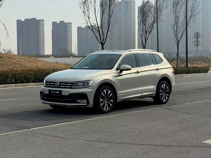 Фото 1 - Volkswagen Tiguan L Pro