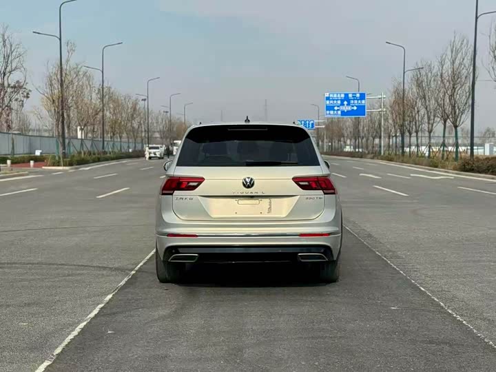 Фото 8 - Volkswagen Tiguan L Pro