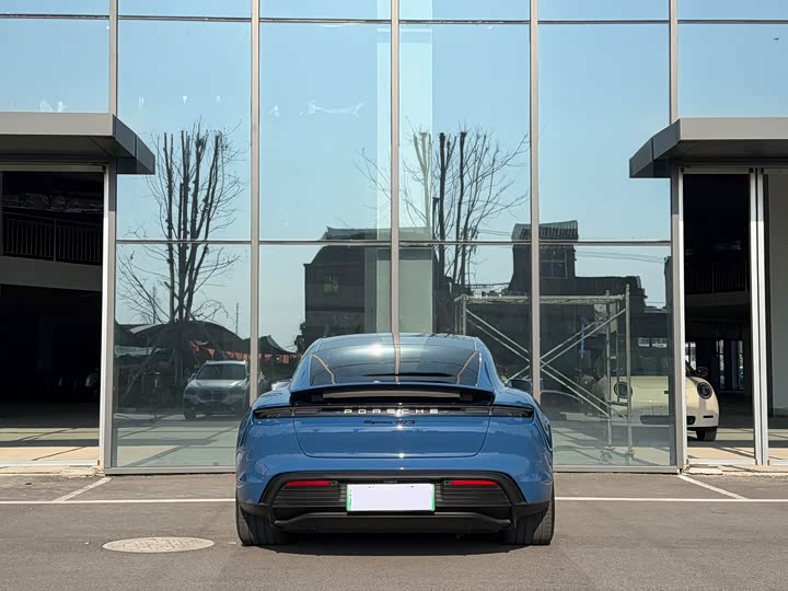 Фото 4 - Porsche Taycan