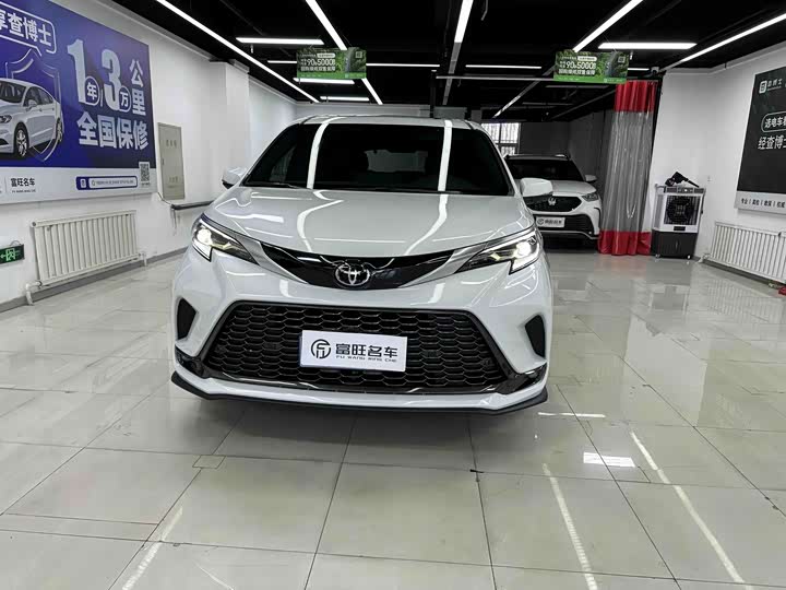 Фото 2 - Toyota Granvia