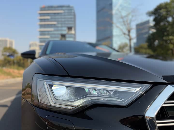 Фото 4 - Audi A6L