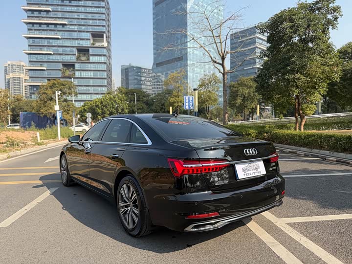 Фото 9 - Audi A6L