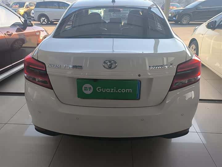 Фото 6 - Toyota Yaris L