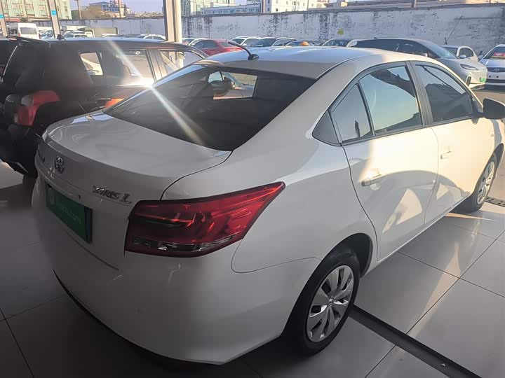 Фото 7 - Toyota Yaris L