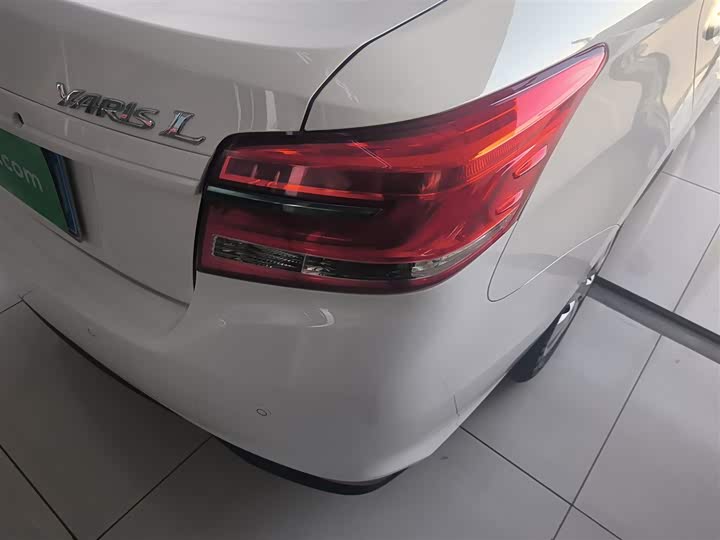 Фото 8 - Toyota Yaris L