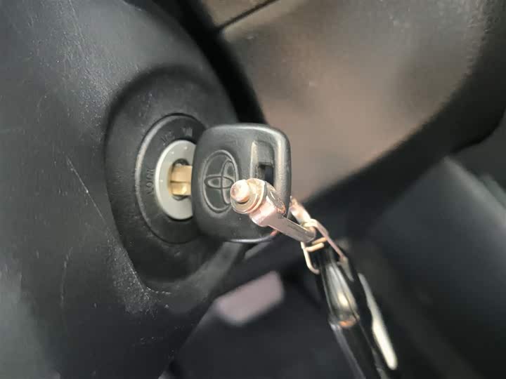 Фото 9 - Toyota Yaris L