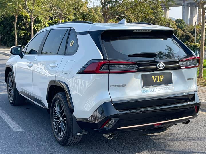 Фото 4 - Toyota Wildlander