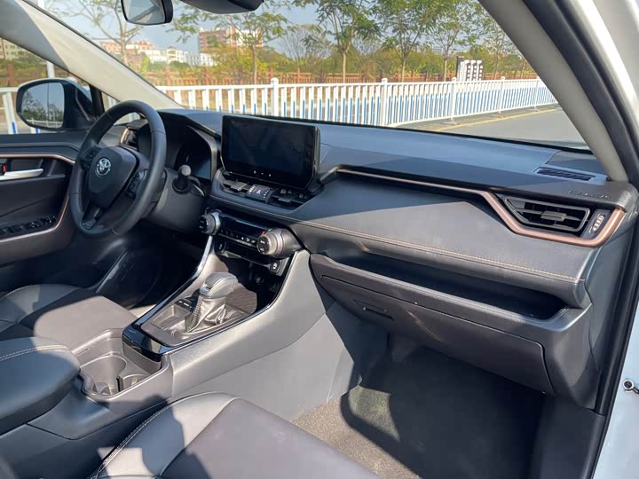 Фото 7 - Toyota Wildlander