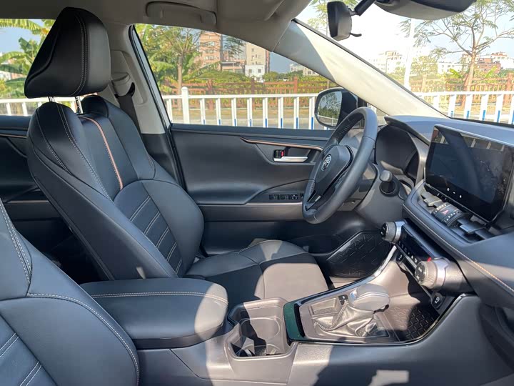 Фото 8 - Toyota Wildlander