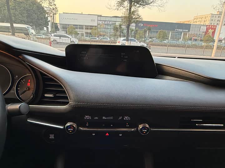 Фото 9 - Mazda 3 (Axela)