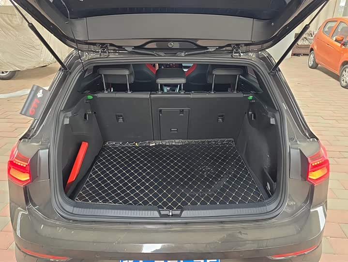 Фото 3 - Volkswagen Golf GTI