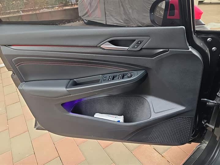 Фото 6 - Volkswagen Golf GTI