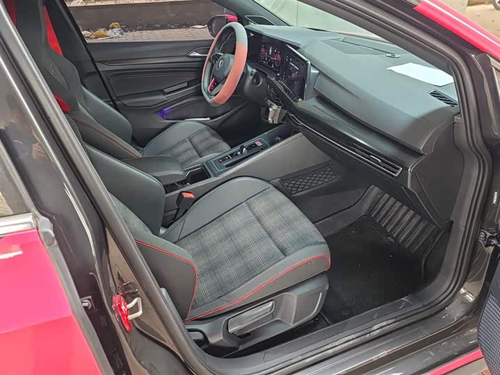 Фото 7 - Volkswagen Golf GTI